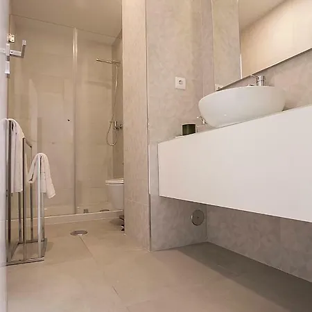 Tear Center Apartment